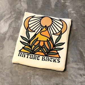 Nature backs long sleeve tee